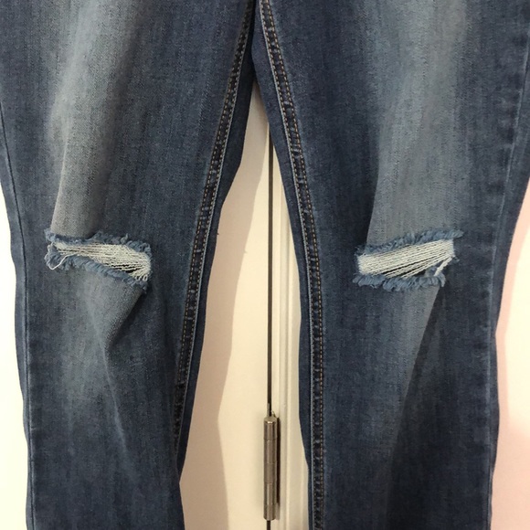 Crown and ivy straight leg jeans with distressed knees. GUC size 8 petite. - Picture 2 of 3